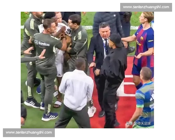 德容批皇马围堵亚马尔:行为夸张,卡瓦哈尔该私下沟通 德容批皇马围堵亚马尔:行为夸张,卡瓦哈尔该私下沟通